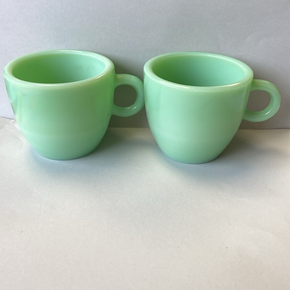 Vintage Pair of Reproduction Jadite Cups and Saucers from Cracker Barrel - Picture 3 of 11